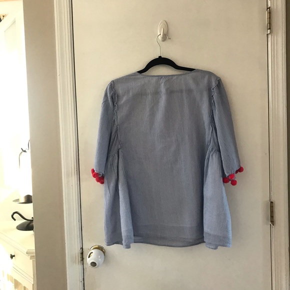 Crown & Ivy Top - Picture 4 of 4